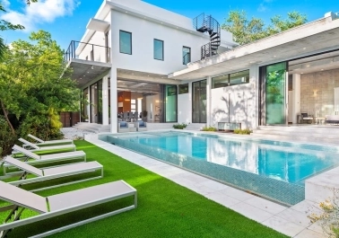 Luxe Vacation Escapes: Miami’s Finest Retreats body thumb image