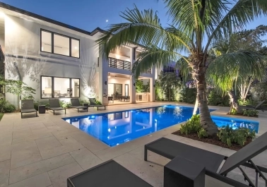 Miami Getaway: Luxuriate in Style and Comfort body thumb image